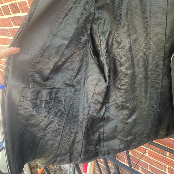 Women’s Cole Haan lambskin Leather motorcycle jacket, zip up, size 16. Fitted - Picture 3 of 7